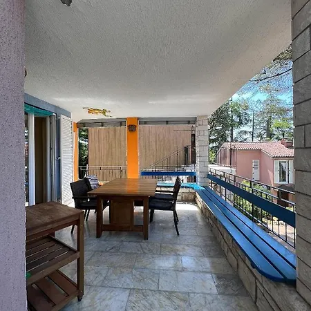 Apartment 25 *